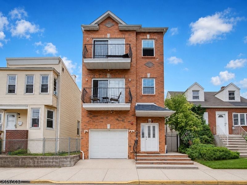 1st image of 109 Palm St