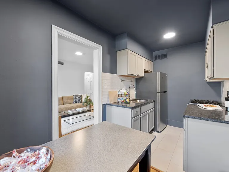441 E Town St #210 — Photo 2