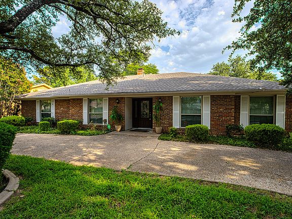 3rd image of 2110 Juanita Dr