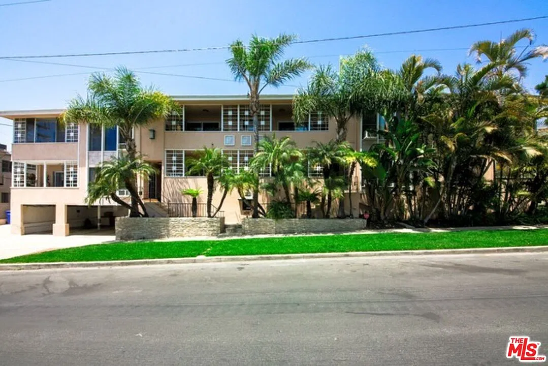 3 bed, 3.0 bath, 7952 sqft, $4,700 — Photo 1