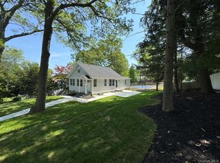 27 Evergreen Rd, Rocky Point, NY 11778