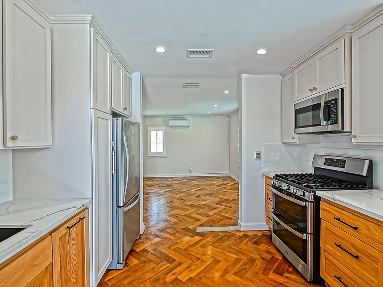 2621 Mathews Ave — Photo 16