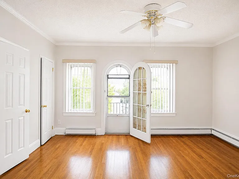 15 W Walnut St — Photo 2
