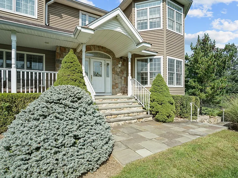24 Charnwood Dr — Photo 49