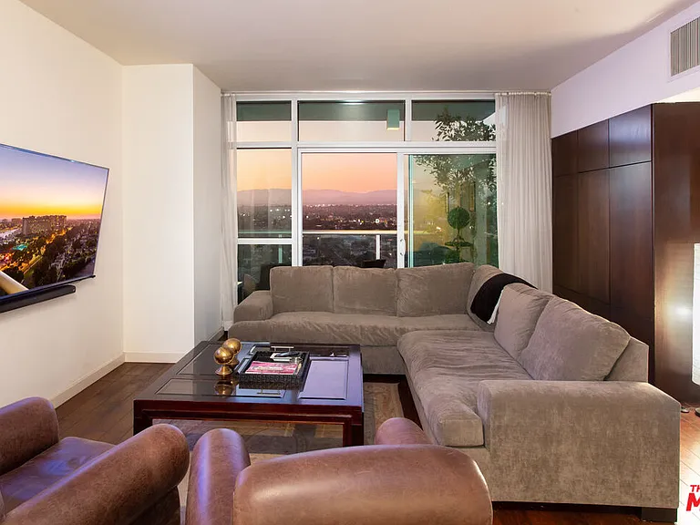 13700 Marina Pointe Dr #1507 — Photo 3