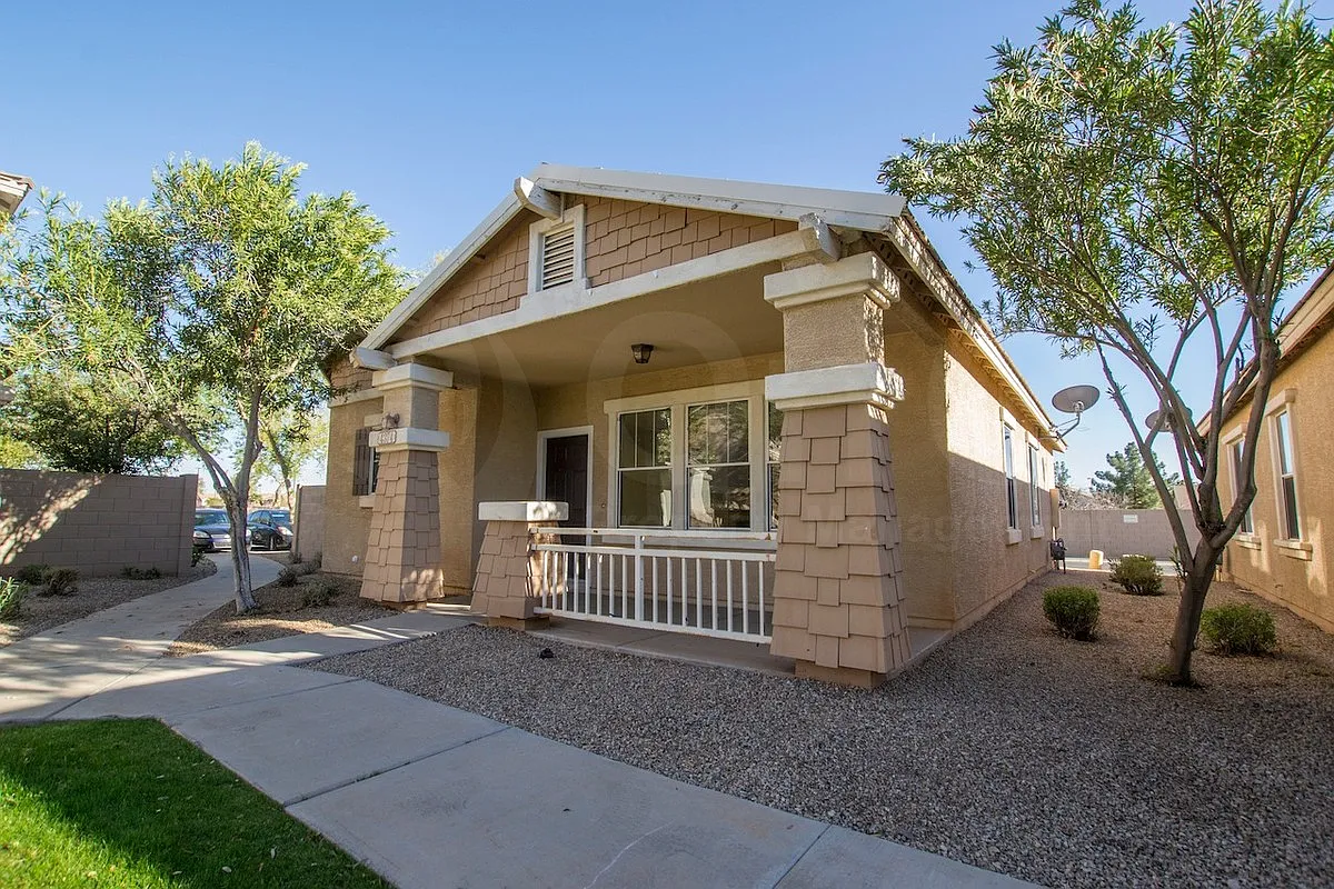 3 bed, 2.0 bath, 1510 sqft, $2,095 — Photo 2