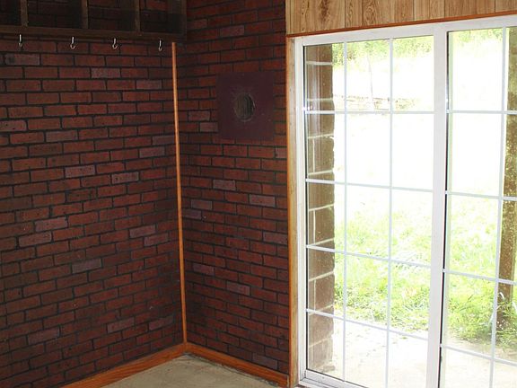 2nd image of 233 Kingfisher Rd