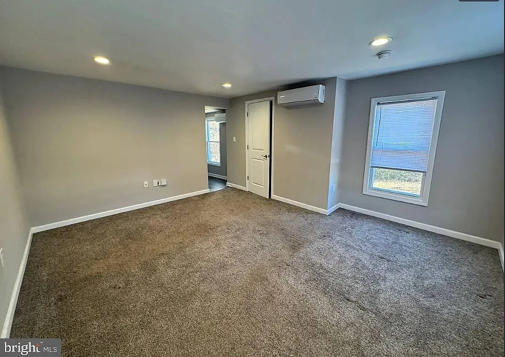 1 bed, 1000 sqft, $1,700 — Photo 2