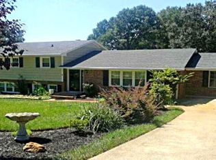 5 Kingsbury Rd, Greenville, SC 29617