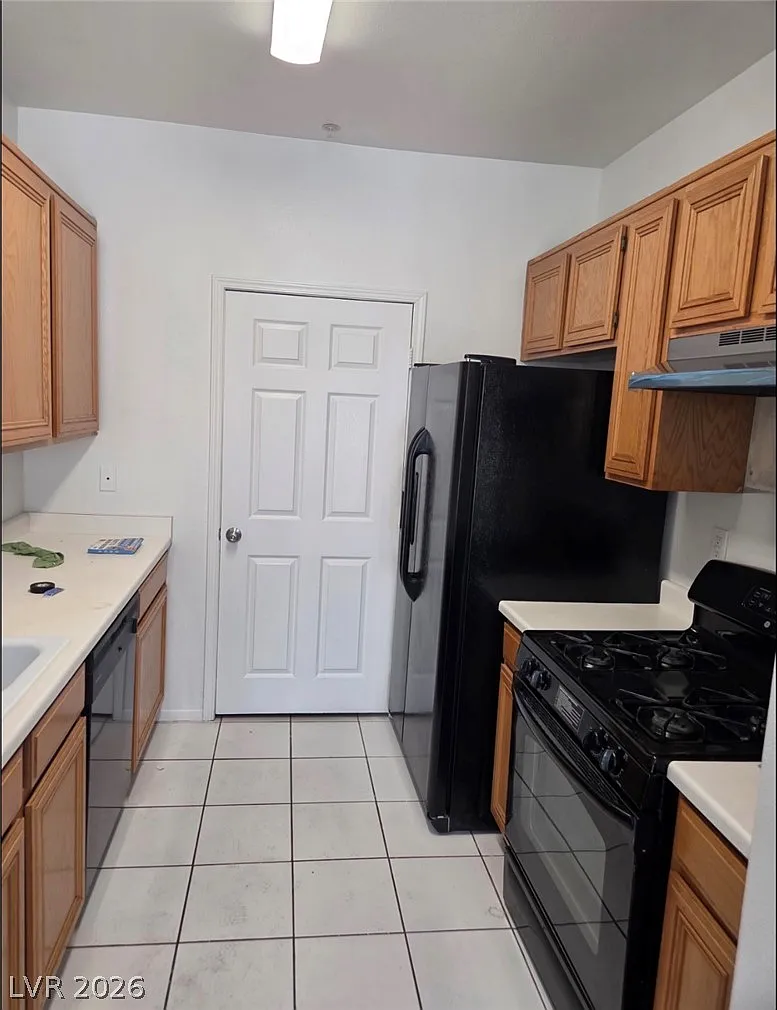 2 bed, 2.0 bath, 906 sqft, $1,450 — Photo 3
