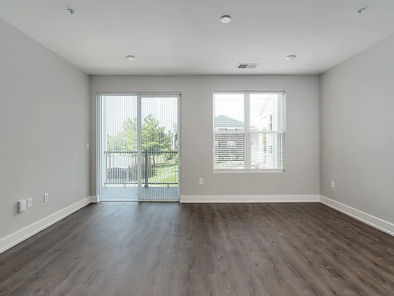 Knob Hill Apartments — Photo 6