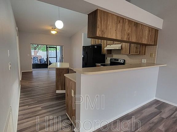 4th image of 914 Burlwood St