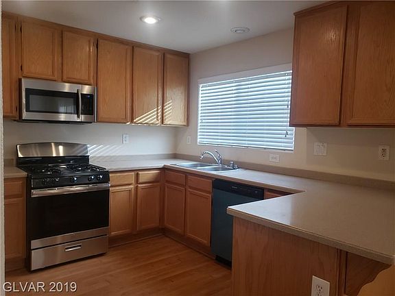 5th image of 21 Harbor Pines Ct