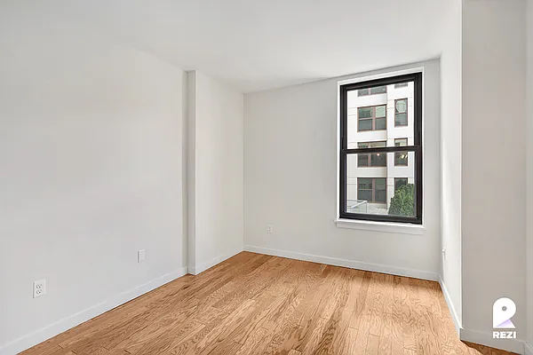 Rented by REZI | media 28