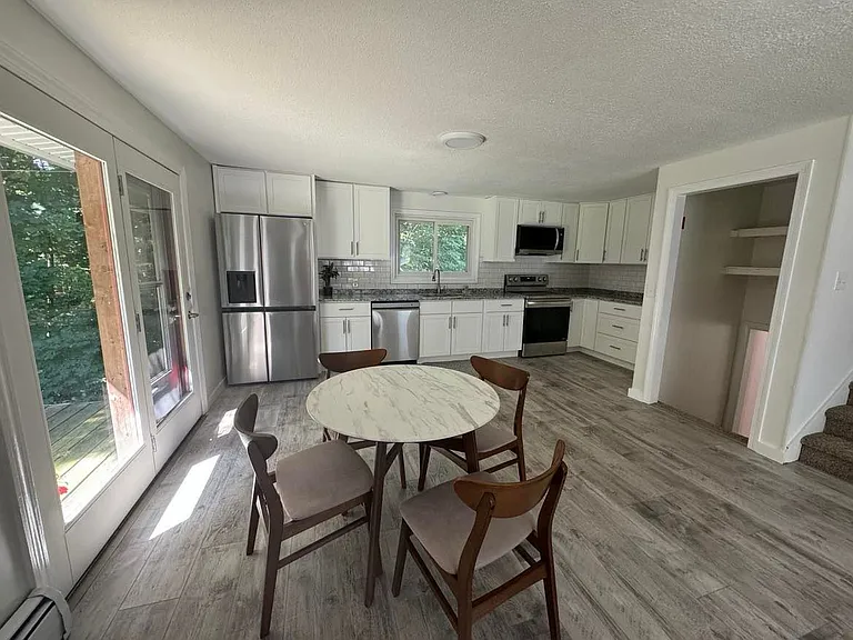 1270 Riverside Dr — Photo 4