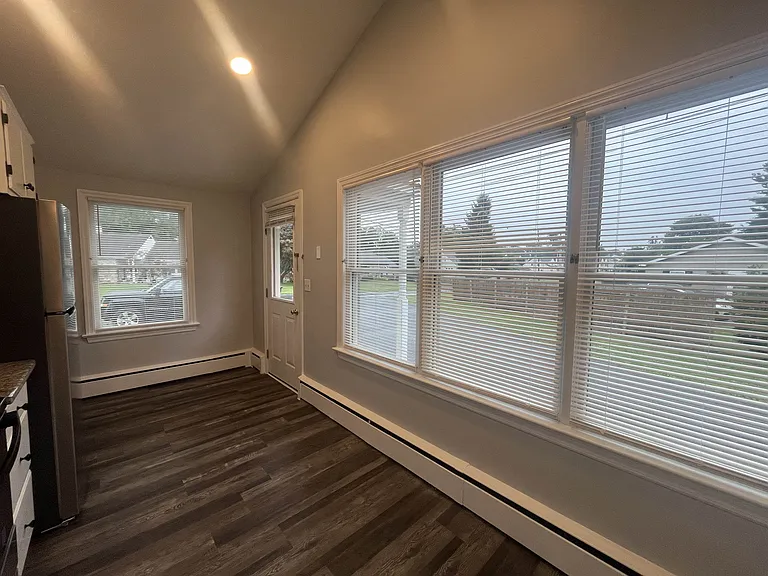 335 Maple St — Photo 11