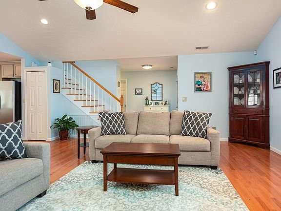 5th image of 15073 Denham Dr