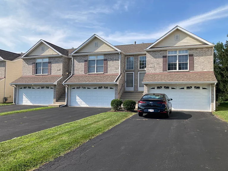 Stonefield Dr — Photo 1