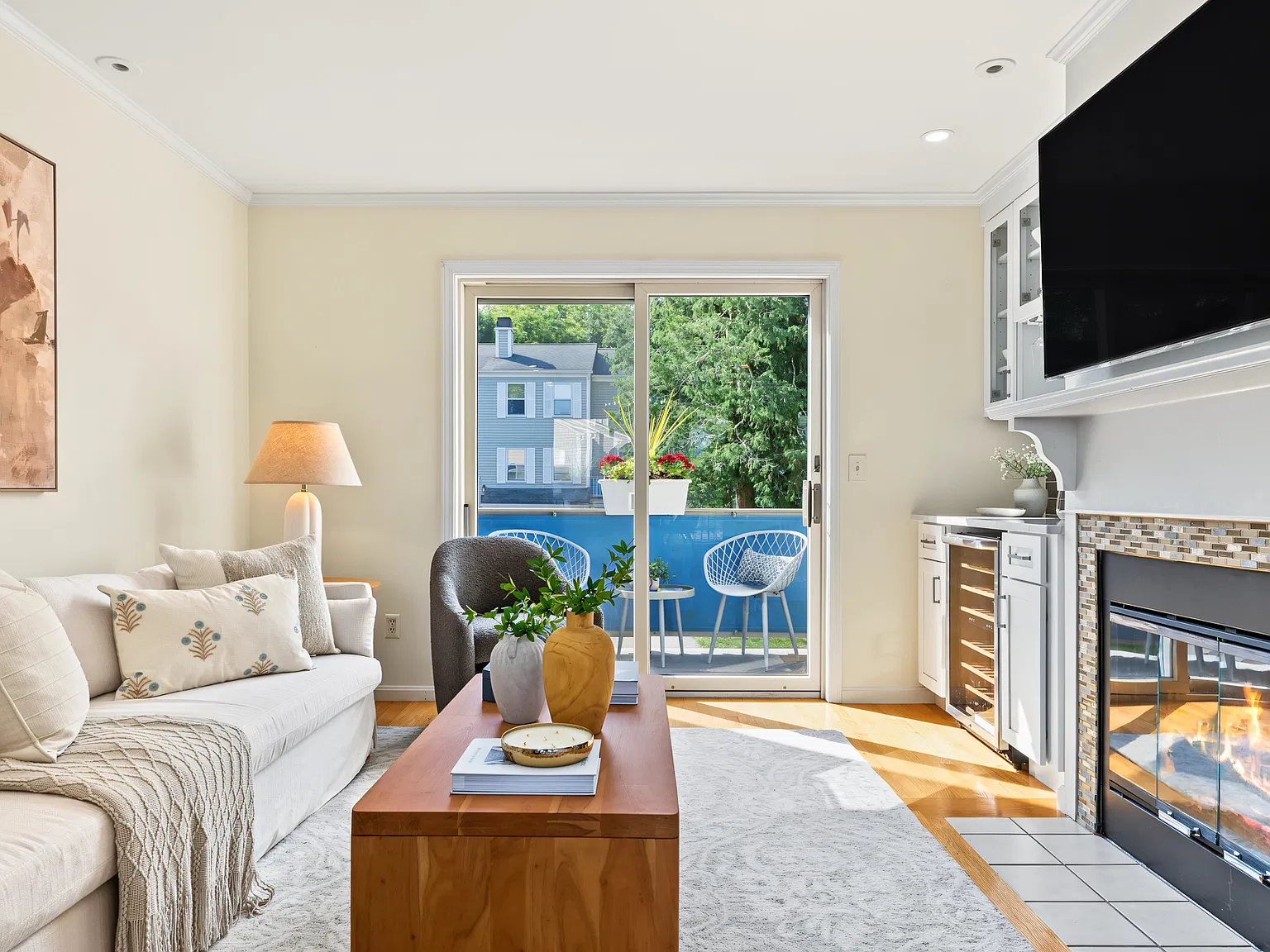 3 bed, 1619 sqft, $3,100 — Photo 3