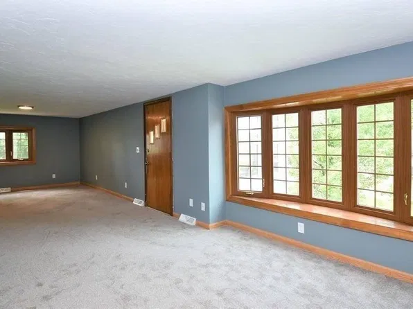 63 Standish St APT 1, Worcester, MA 01604