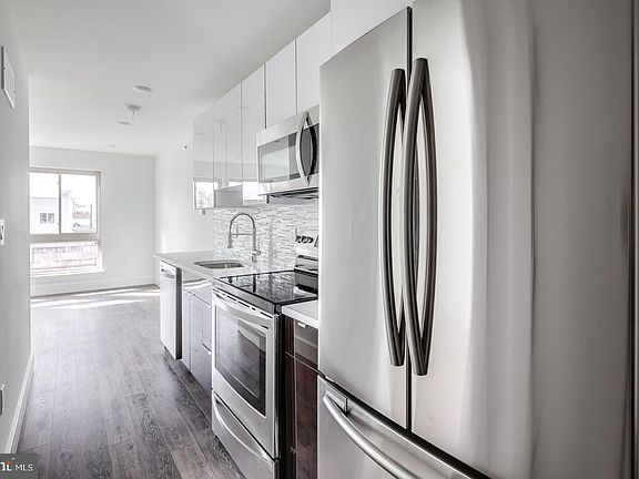 2nd image of 1155 S 15th St #201