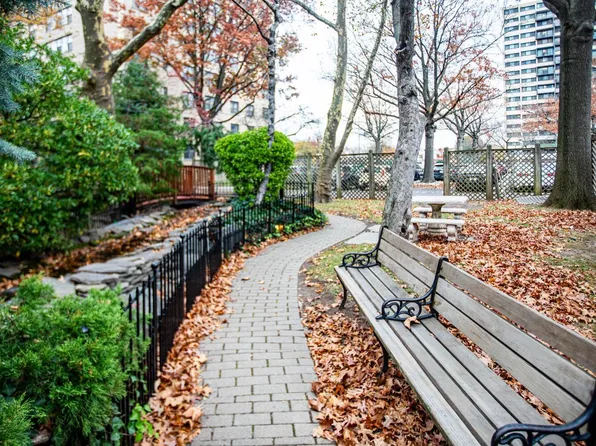 201 Saint Pauls Avenue image 34 of 37