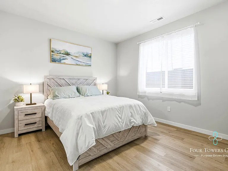 1205 NE Emerald Dr — Photo 11