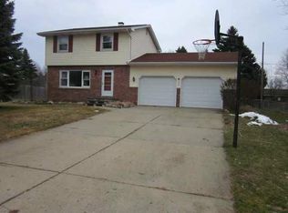 103 Meath Rd, Eaton Rapids, MI 48827