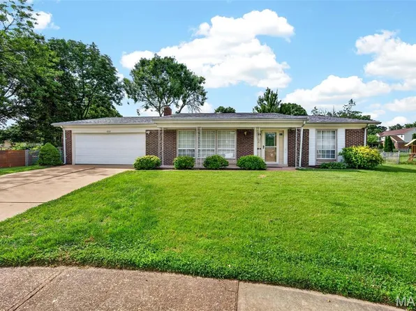 4542 Frederickton Ct, Saint Louis, MO 63128