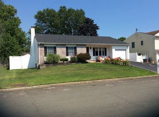 11 San Rafael Ave, Holbrook, NY 11741