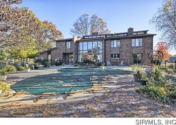 2nd image of 1 Estates Ln W