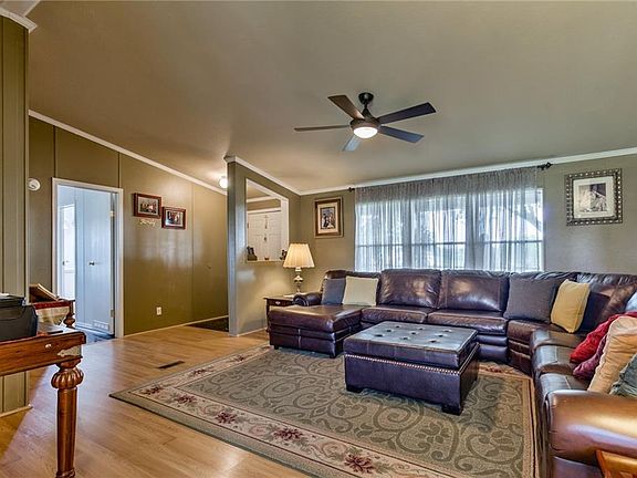 3rd image of 134 Greenhill Ct