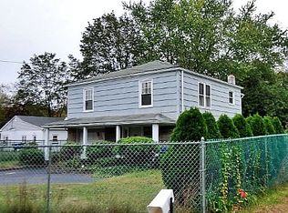6 Woodlawn Ct, Waterford, CT 06385