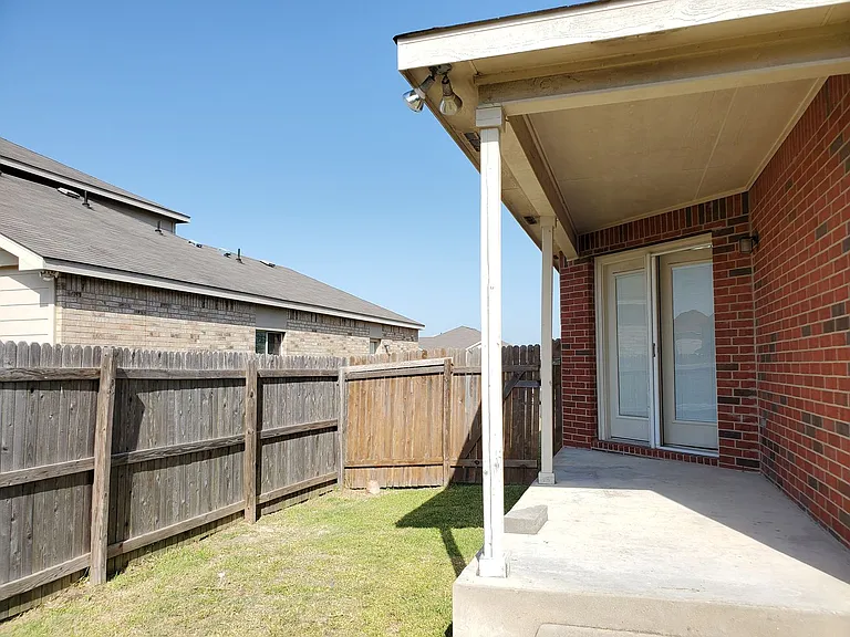 6304 Taree Loop — Photo 27