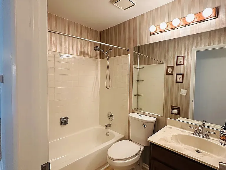 607 Eastview Ct #Z2 — Photo 13
