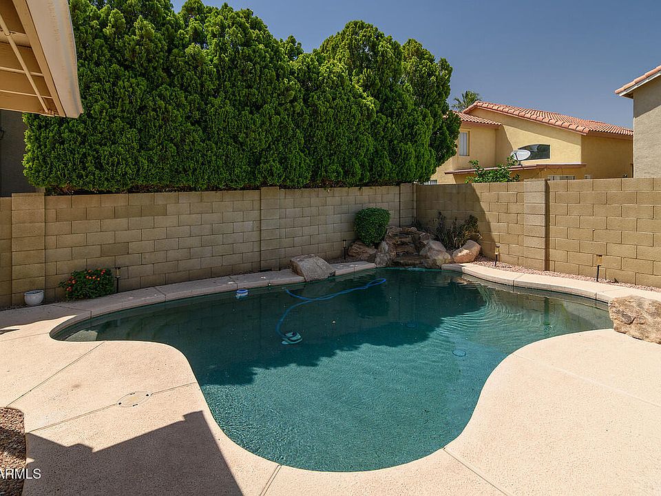 1st image of 3230 E Altadena Avenue