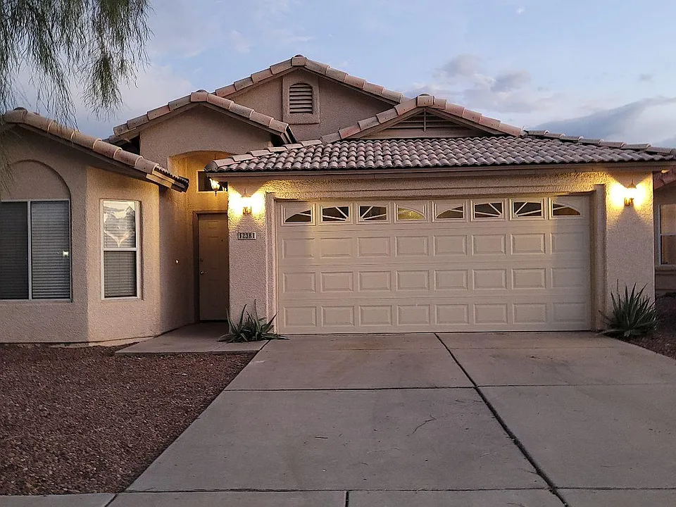 2381 W Silverbell Tree Dr