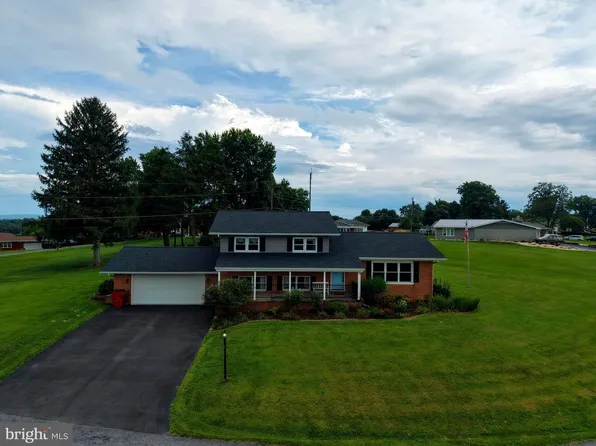 25 Kensington Dr, Chambersburg, PA 17201