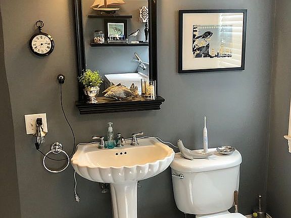 2nd floor bathroom