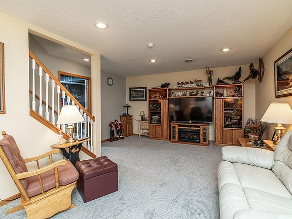 5th image of 15053 Dutchman Way