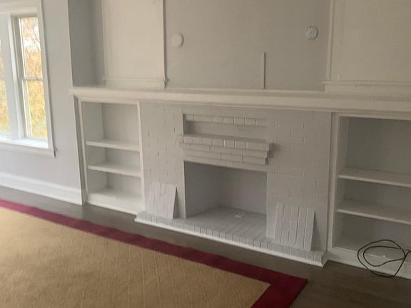 3rd image of 2652 W Greenleaf Ave APT 3