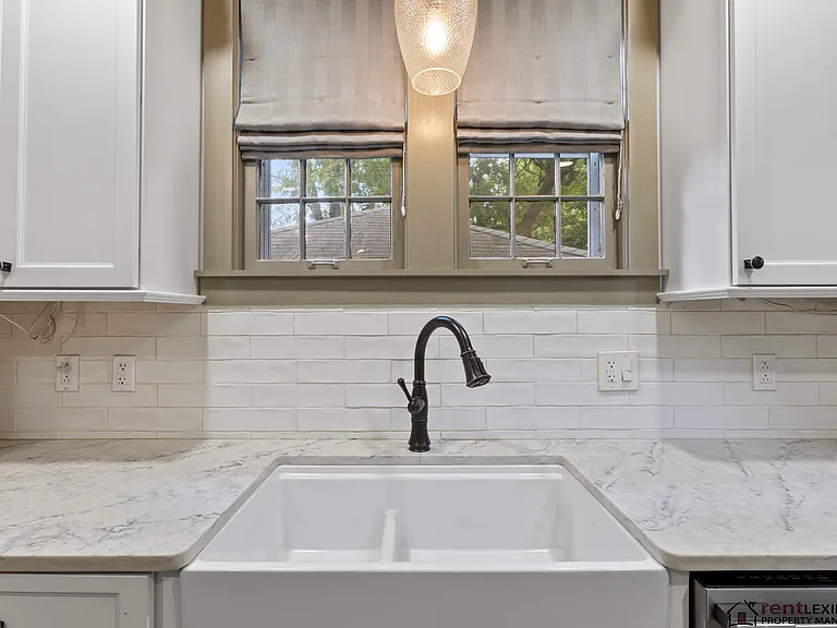1041 Fontaine Rd — Photo 4