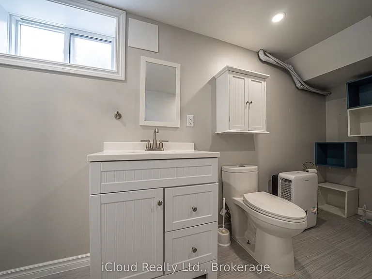 328 Wilson Rd S #LOWER — Photo 9