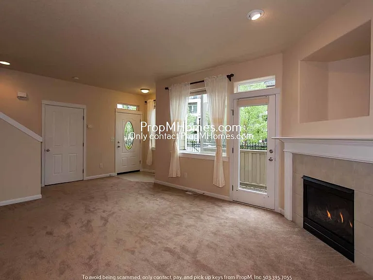 868 NW Council Dr — Photo 3