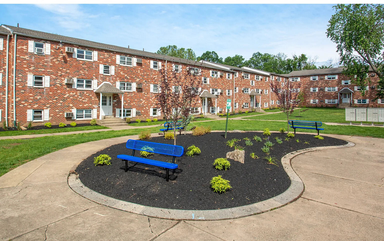 Cedar Court apartments — Photo 1