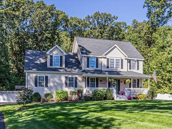6 Sharpe Dr, Bellingham, MA 02019