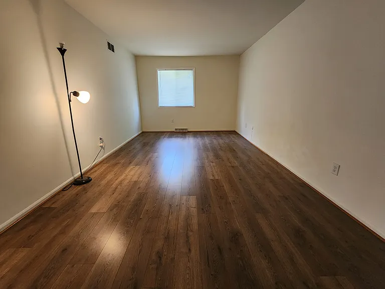 32 Sandybrook Dr — Photo 2