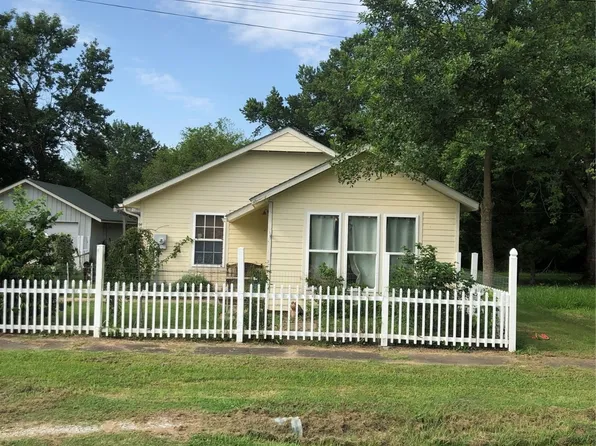 255 W Main St, Big Cabin, OK 74332