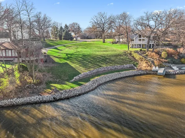 310 Holiday Dr, Somonauk, IL 60552