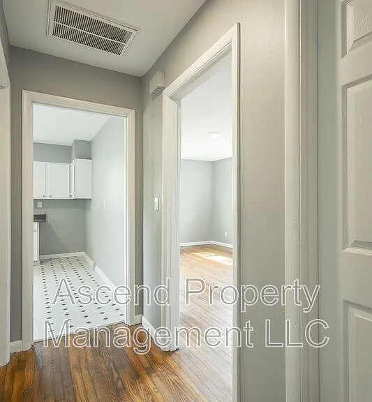 1113 Jarvis Ave — Photo 14